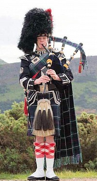 Piper in full dress