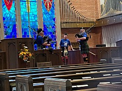 Pipers in memorial service