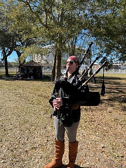 Mrs Elizabeth Doss (Mississippi Belle piper) plays “The Gael” 2022